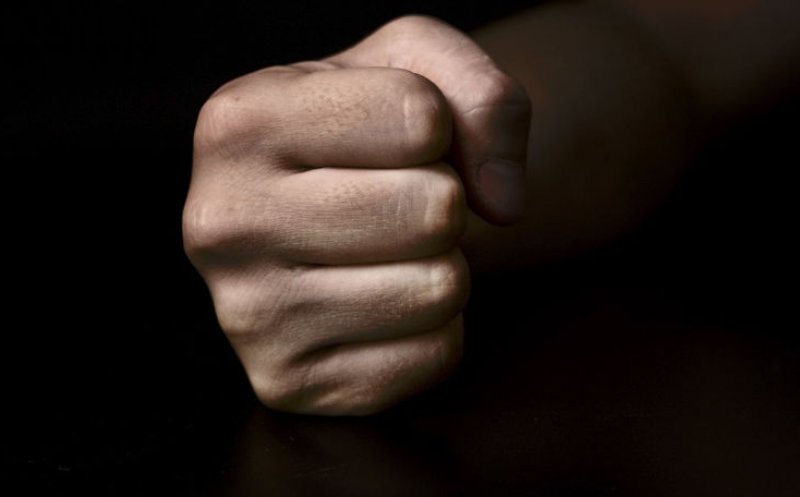 Bătăușii din Apahida, la arest / Dosare peale pentru tulburarea ordinii și liniștii publice, distrugere și violare de domiciliu, lovire și alte violențe