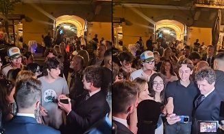Președintele a făcut o baie la Cluj. De mulțime... / ”Caută vreun prim-ministru? Că până acum a dat-o de gard cu nominalizările...”