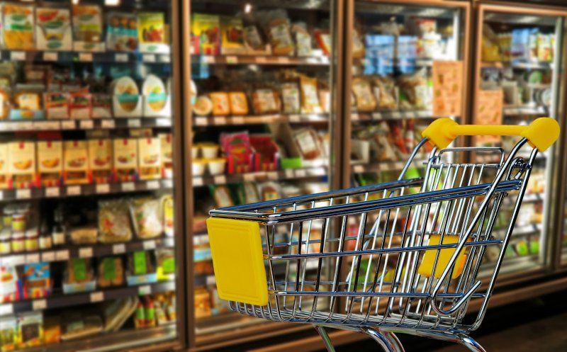 Plafonarea adaosului comercial la alimentele de bază se prelungește până la final de an. Lege promulgată / Vezi lista produselor