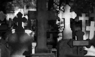 Tragedie CUMPLITĂ într-o localitate din Cluj. Un copil de 12 ani a murit după ce o cruce s-a prăbușit peste el / Ce spun polițiștii