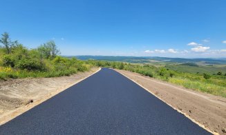 Asfalt „ca în palmă” pe un nou drum județean din Cluj. Este perfect pentru a merge la Festivalul Plăcintelor