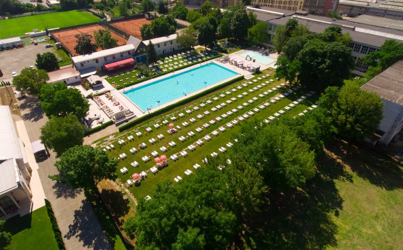Caniculă la Cluj! Unde ne putem răcori și cât costă accesul la ștranduri și piscine
