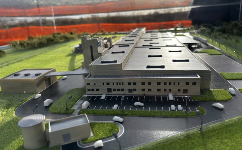 Stadiul lucrărilor la fabrica de rigips și profile metalice din Huedin. Investiție de peste 88 de milioane euro / Când va fi gata