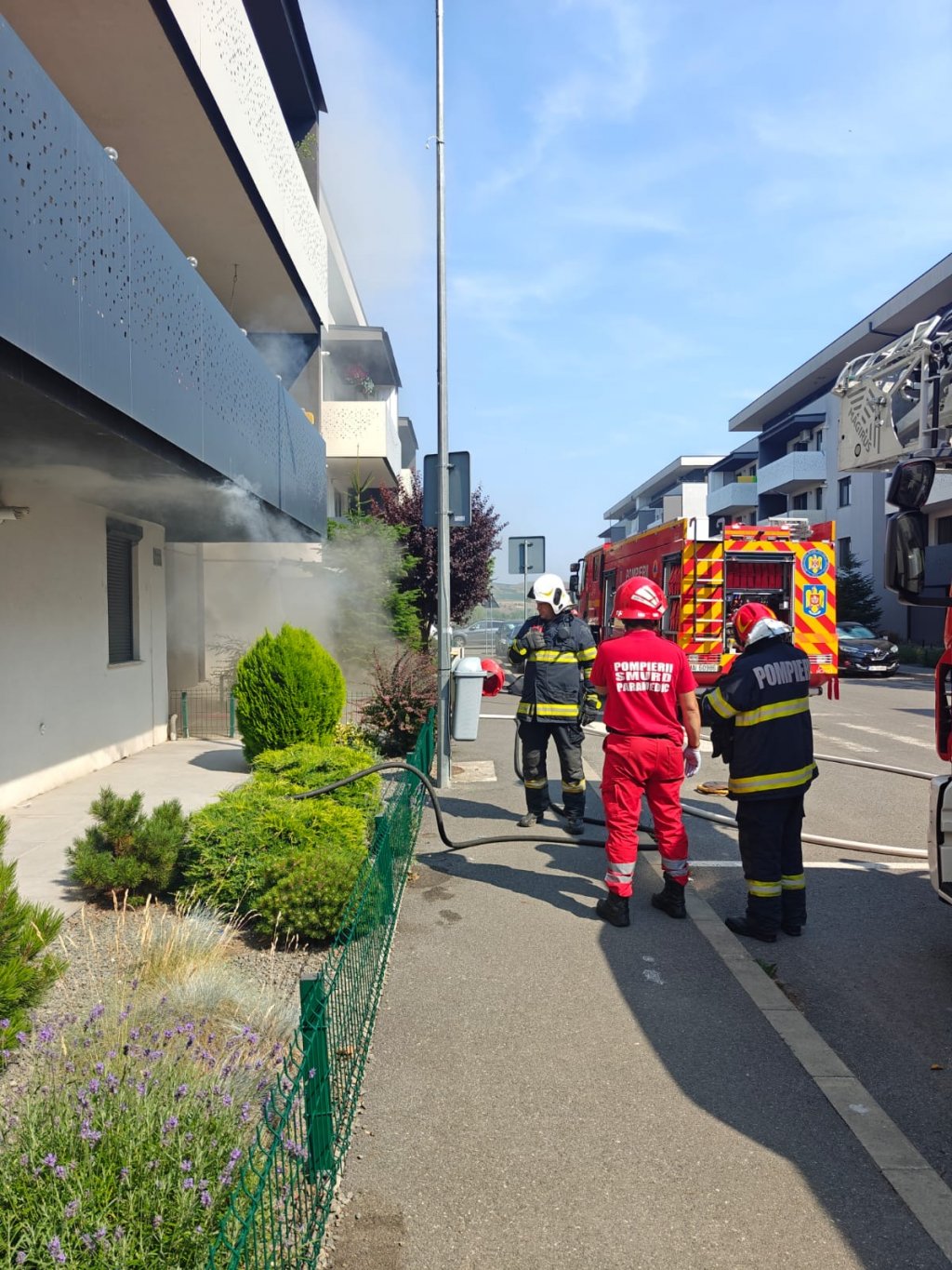 Cluj: Incendiu puternic într-un apartament. Zece persoane s-au autoevacuat