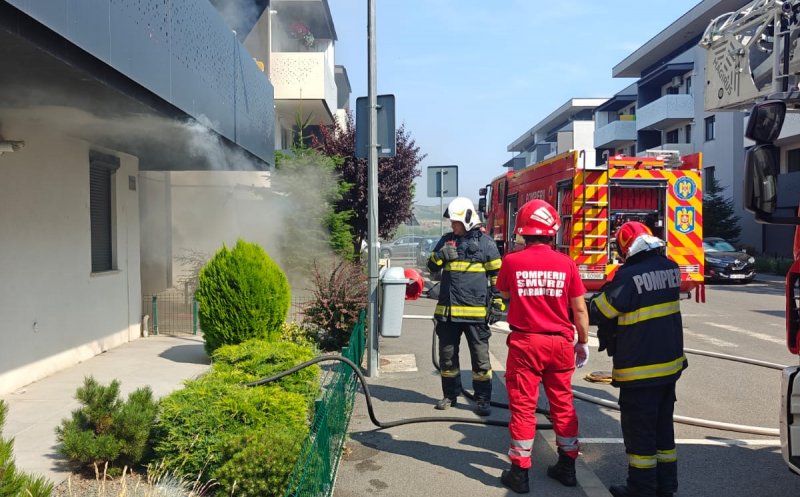 Cluj: Incendiu puternic într-un apartament. Zece persoane s-au autoevacuat