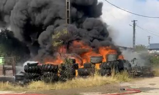 Incendiu puternic la o hală din Cluj. Mai multe echipaje de pompieri intervin la fața locului