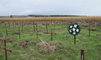 Peste 1.000 de morți  în cimitirul ”bunului samaritean”/ Pașca a pus inscripții pe un monument din cimitir în care spune cine i-a trimis ”clienții”