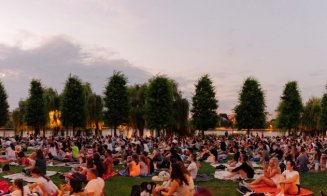 Movie Nights revine la Iulius Mall Cluj cu seri tematice în aer liber. Vineri, vino la film în pijamale!