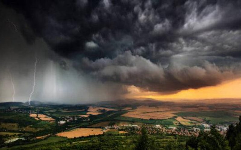 A intrat în vigoare codul galben la Cluj. Ce fenomene meteo anunță ANM