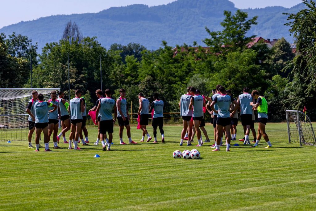 La CFR Cluj vin jucători, dar mai și pleacă. Contract încheiat pentru doi tineri fotbaliști