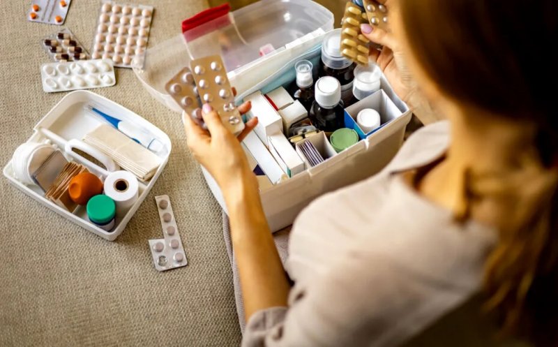 Ce trebuie să conțină trusa medicală de vacanță. Sfaturile unui farmacist