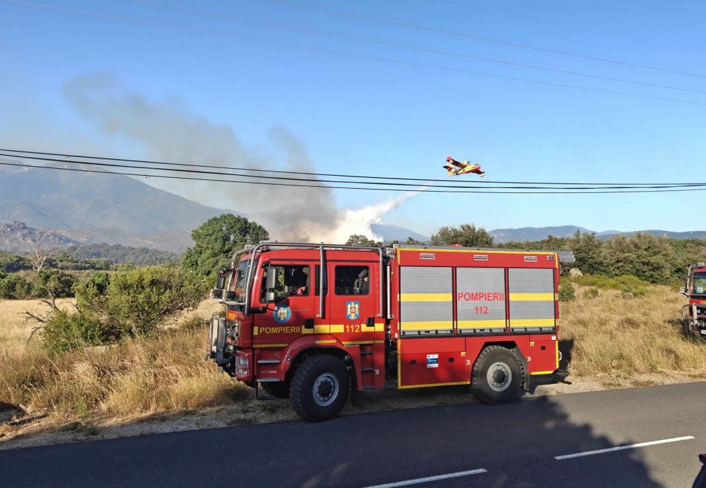 Pompierii români, printre care și clujeni, continuă misiunea de stingere a incendiilor de vegetație în Franța