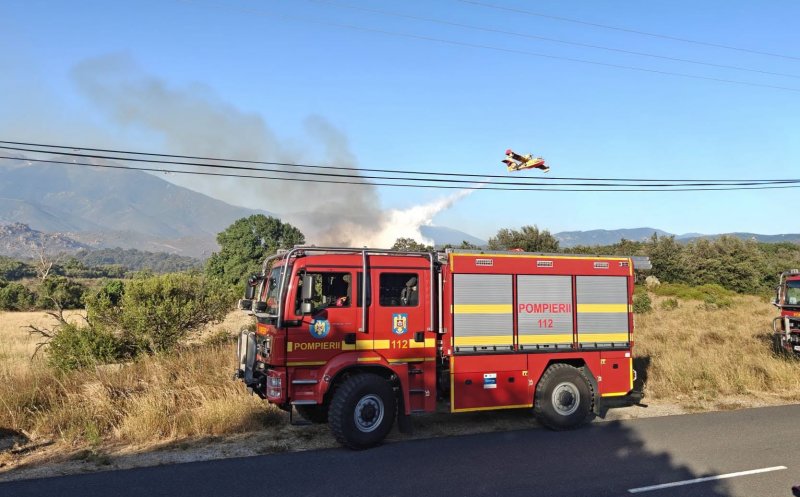 Pompierii români, printre care și clujeni, continuă misiunea de stingere a incendiilor de vegetație în Franța