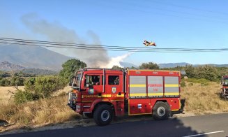 Pompierii români, printre care și clujeni, continuă misiunea de stingere a incendiilor de vegetație în Franța