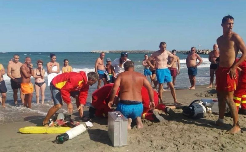 Un militar aflat în vacanță a salvat o fetiță de 11 ani din apele mării
