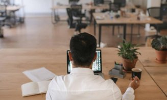 Stai pe scaun mai mult de 30 de minute? Un nou studiu vine cu un avertisment serios
