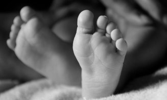 Copil declarat mort după ce a fost scos dintr-o piscină, dar găsit în viață la morgă, 5 ore mai târziu