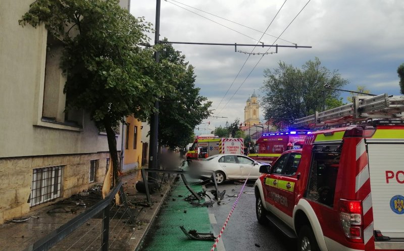 ACCIDENT grav în Cluj-Napoca pe o stradă cu sens unic și mai multe benzi de circulație: Victimă cu multiple traumatisme