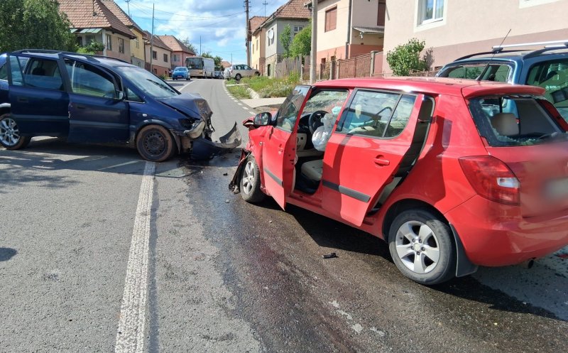 ACCIDENT pe un drum din Cluj: 4 victime transportate la spital, printre care un copil de 8 ani