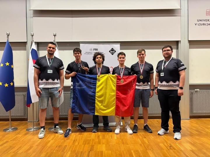 Performanță extraordinară! Elevii români, pe podium la Olimpiada Europeană de Informatică: trei medalii de aur și una de argint