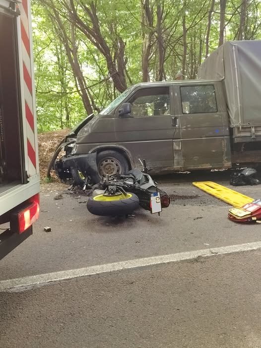 Cum s-a produs accidentul din Făget. Motociclistul, transportat de urgență la spital