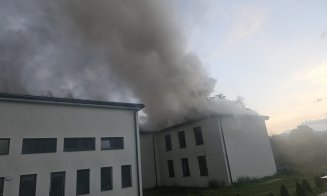 Incendiu puternic la școală din Cluj. CINCI autospeciale ISU au intervenit la fața locului