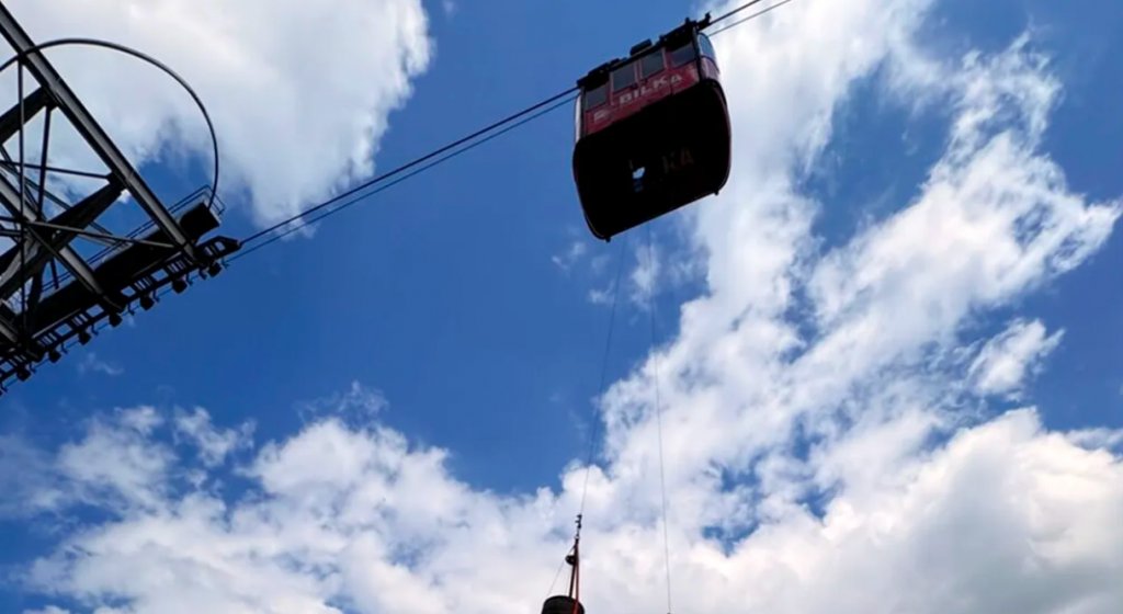 18 turiști au rămas blocați în telecabina de la Bâlea. Salvamont intervine în două misiuni simultane