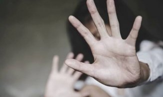 Minoră de 16 ani amenințată cu acte de violență de fostul iubit. Degeaba avea individul din Apahida ordin de protecție și monitorizare electronică