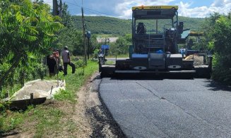 Asfalt pe un drum din Cluj preluat recent de Consiliul Județean