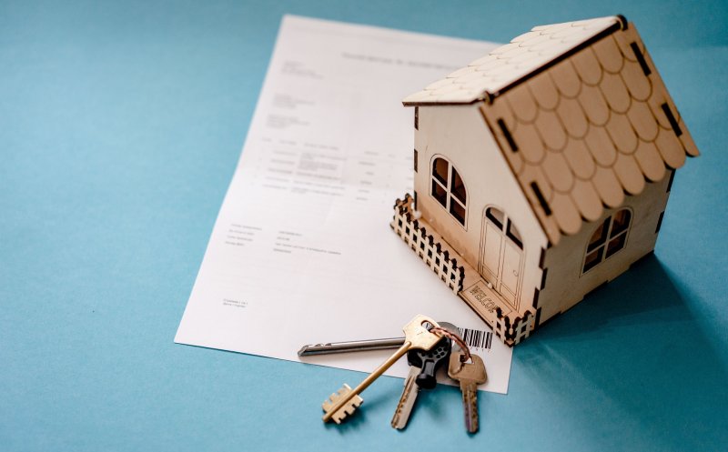 Majorarea TVA la 21% pentru locuințe ar putea fi amânată din cauza blocajului ANCPI. AVERTISMENTUL experților imobiliari