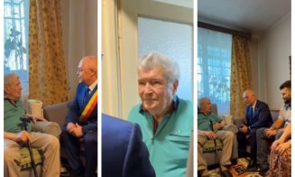 Moment emoționant la Cluj. Emil Boc a premiat un bărbat care a împlinit 100 de ani: „Un secol de demnitate și înțelepciune”