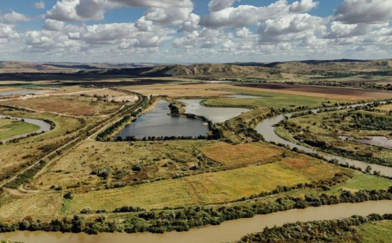 O proprietate rară din Cluj, scoasă la vânzare: Peste 20 de hectare și un lac impresionant. Cât costă