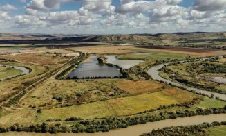 O proprietate rară din Cluj, scoasă la vânzare: Peste 20 de hectare și un lac impresionant. Cât costă