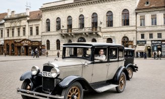 Piața Unirii în anii 1920. Imagine rară cu un automobil în centrul Clujului