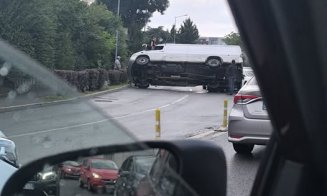 IMAGINI noi cu accidentul de pe Calea Turzii / Telefonul, viteza sau anvelopele categoria ”mai merg un sezon”?