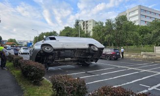 IMAGINI noi cu accidentul de pe Calea Turzii / Telefonul, viteza sau anvelopele categoria ”mai merg un sezon”?