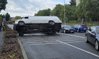 IMAGINI noi cu accidentul de pe Calea Turzii / Telefonul, viteza sau anvelopele categoria ”mai merg un sezon”?