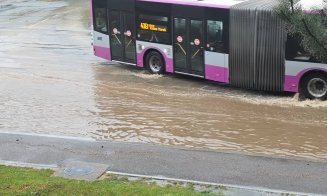 Ploaia torențială a îngreunat traficul pe mai multe străzi din Cluj-Napoca