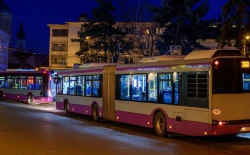 "Au vrut să-mi taie cureaua genții!”. O clujeancă povestește cum a scăpat de hoți într-un troleibuz