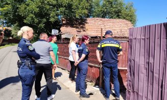 Acțiune fără precedent într-o comună din Cluj! Polițiștii au verificat câinii din gospodării și au dat avertismente
