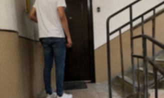 Panică printre locatarii unui bloc din Cluj-Napoca după apariția unui bărbat care solicita bani din ușă în ușă. "Pretindea că era de la salubritate"