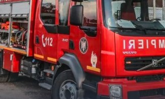 INCENDIU într-un apartament din Cluj-Napoca. Intervine ISU cu autospeciale de stingere, autoscara și o ambulanță SMURD/ 7 persoane s-au autoevacuat.