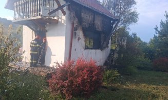 INCENDIU violent la o cabană din Cluj. Pompierii au reușit să evite producerea unei explozii/ De la ce a pornit focul