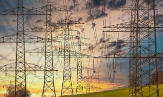 România vinde energie ieftină Bulgariei și o cumpără înapoi de 7 ori mai scump. Care este explicația