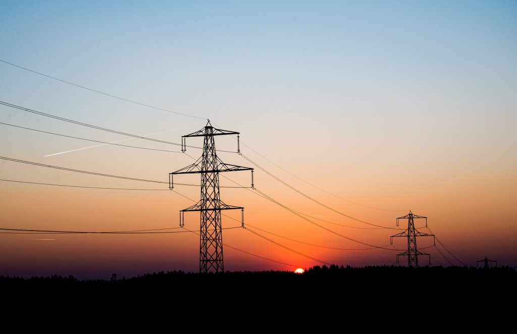 Apel către români să reducă consumul de curent seara. Ce recomandă Ministerul Energiei