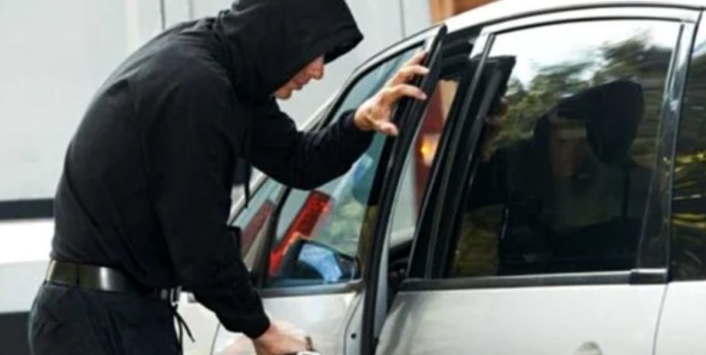 Mașina unui clujean, furată peste noapte chiar din fața casei. Greșeala care i-a ușurat munca hoțului și unde au găsit-o polițiștii