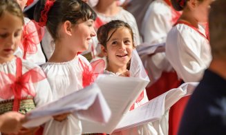 Au cântat la... sticle și au luat aurul la ”World Choir Games” 2026 din Suedia / Corul "Junior Vip" din Cluj-Napoca a impresionat cu instrum