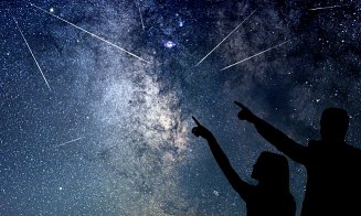 IMAGINI cu o perseidă surprinsă deasupra Catedralei Mitropolitane din Cluj-Napoca