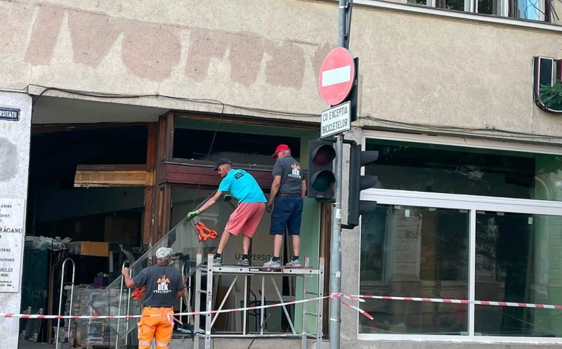 "Termopane albe" la Librăria Universității din centrul Clujului