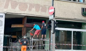 Termopane albe la Librăria Universității din centrul Clujului